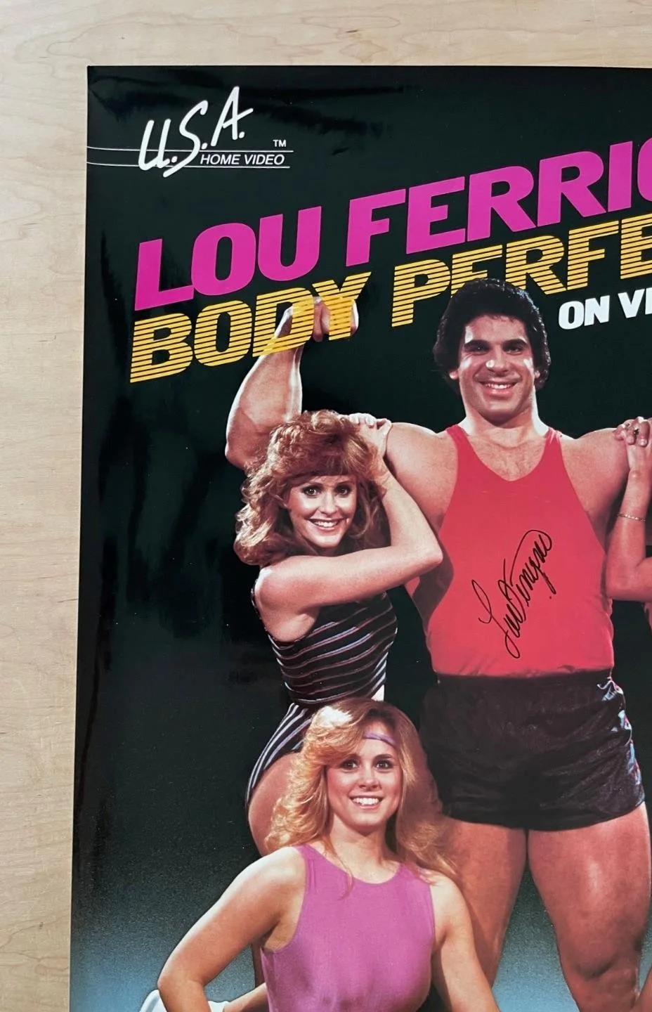 Lou Ferrigno — LOU FERRIGNO'S Body Perfection SIGNED Rolled 1985 VHS Video Store Promo Poster, изображение 2