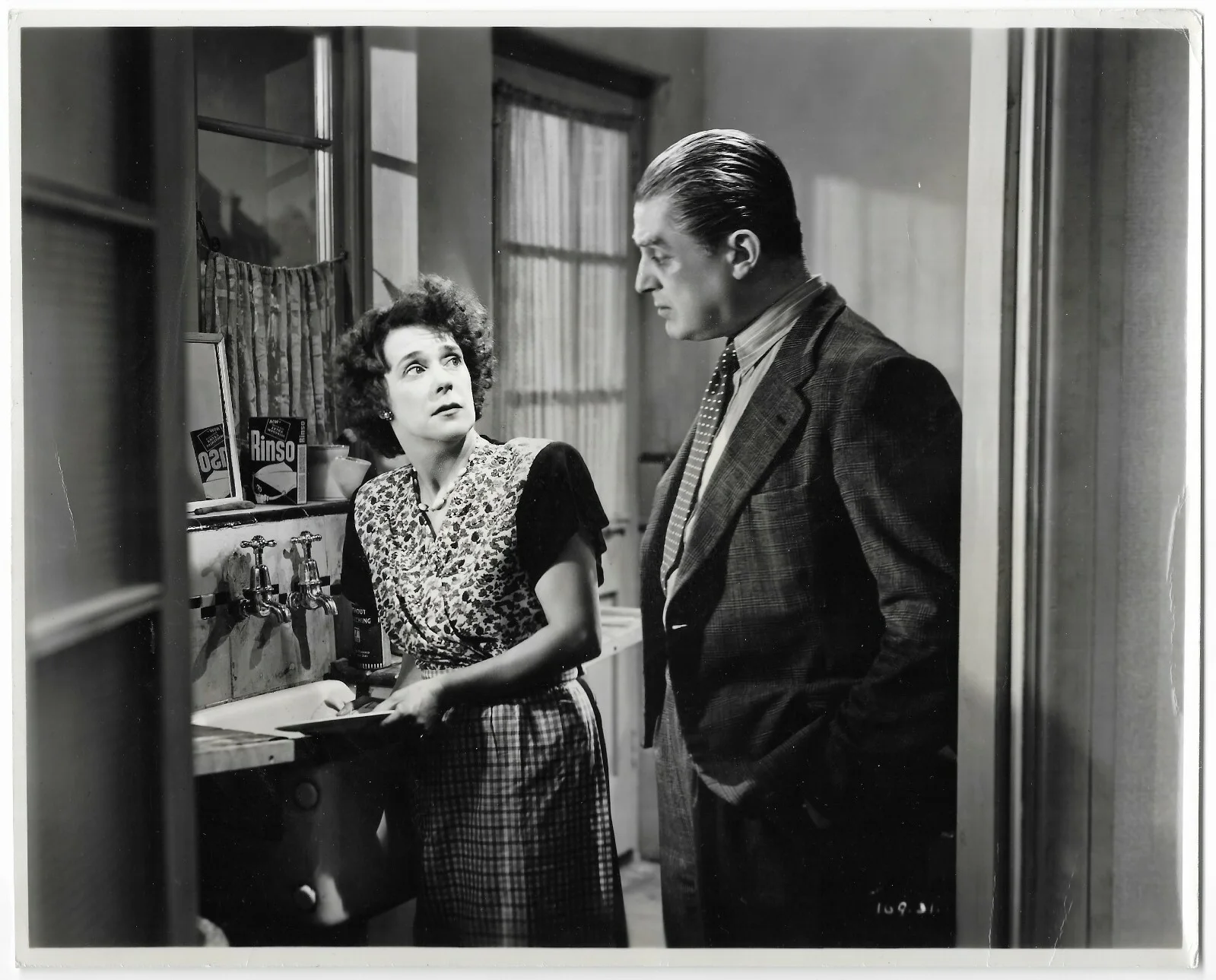 J.A Rank Film Studio Photo Huggetts Jack Warner Kathleen Harrison Kitchen 1948, изображение 2