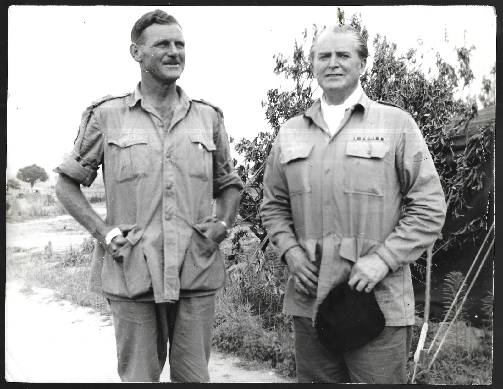 Photo British Actor Jack Warner Visiting Troops Korea War Army Soldier 1951, изображение 2