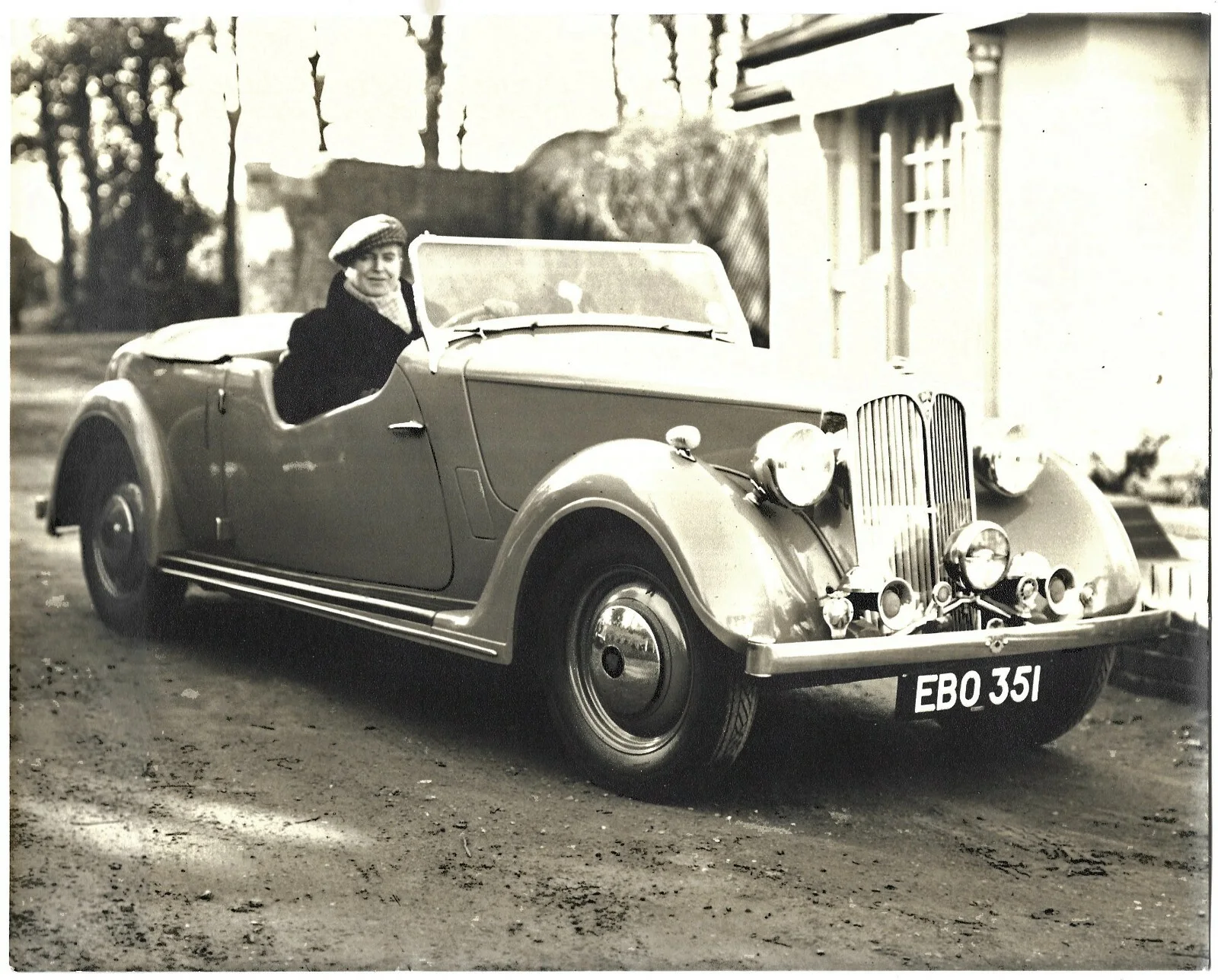 British Actor Jack Warner Matte Photo Sports Car 1950s-1960s, изображение 2