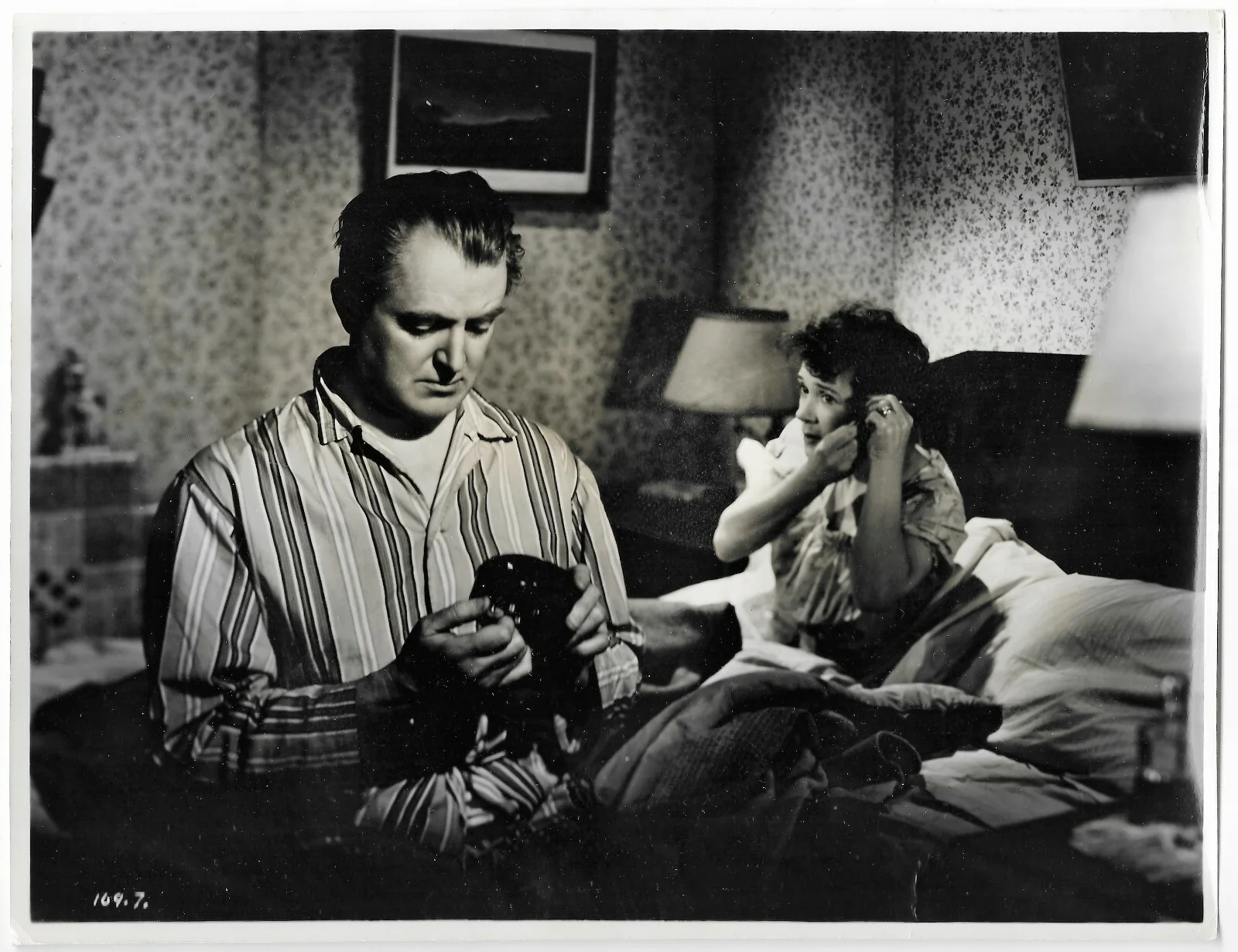 Rank Movie Studio Photo Huggetts Jack Warner Kathleen Harrison Scene Clock 1948, image 2