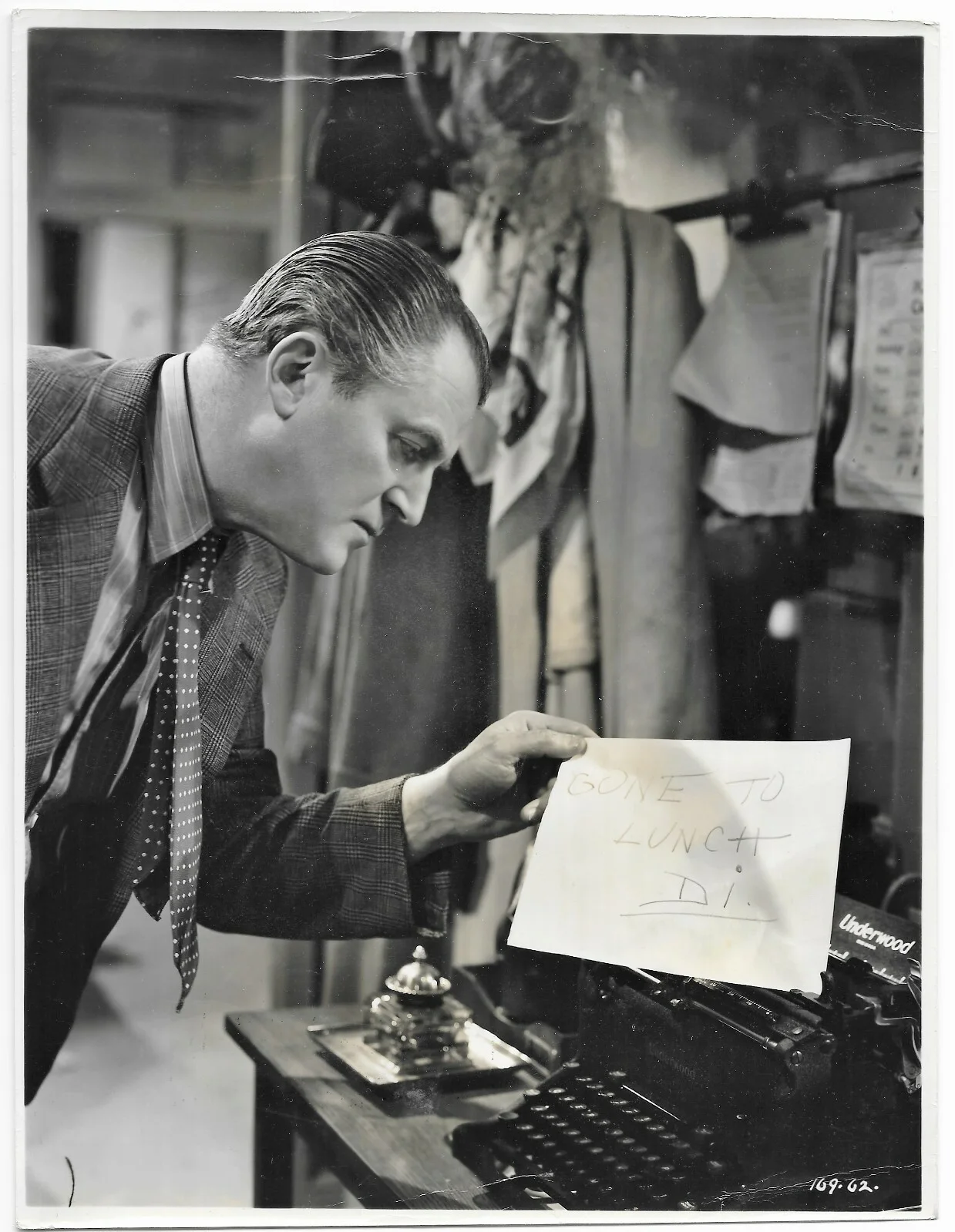 J A Rank Movie Studio Photo Huggetts Jack Warner Gone To Lunch Scene 1948, изображение 2