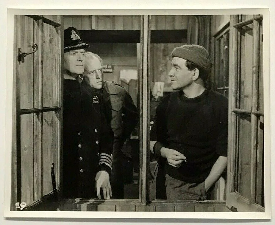 Vintage Movie Film Photo Jack Warner Albert RN Robert Beatty Scene Window 1953, изображение 2