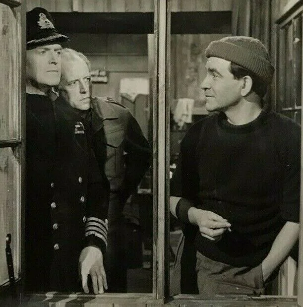 Vintage Movie Film Photo Jack Warner Albert RN Robert Beatty Scene Window 1953, изображение 3