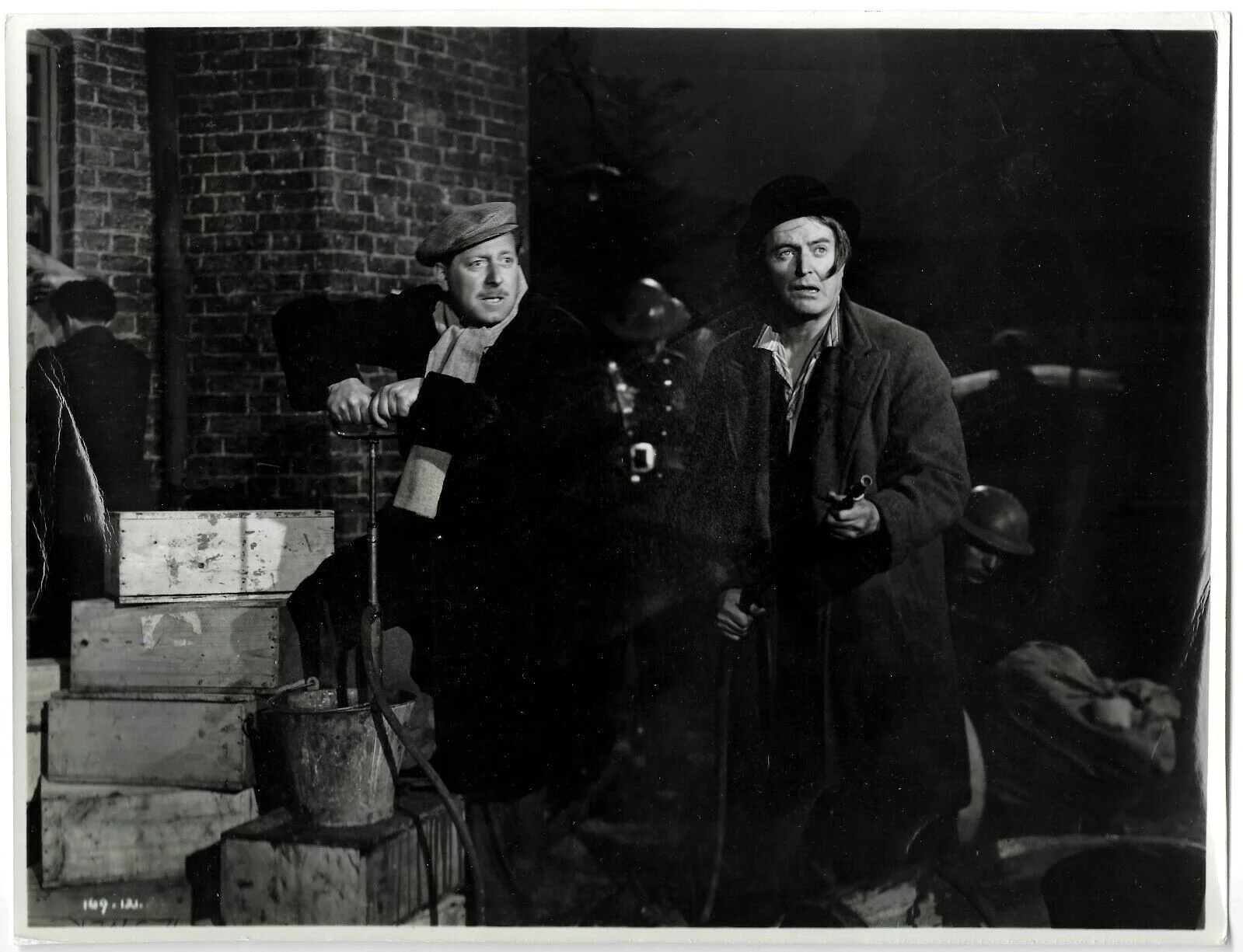Rank Movie Studio Photo Here Come Huggetts Jack Warner Hose Scene 1948, изображение 2