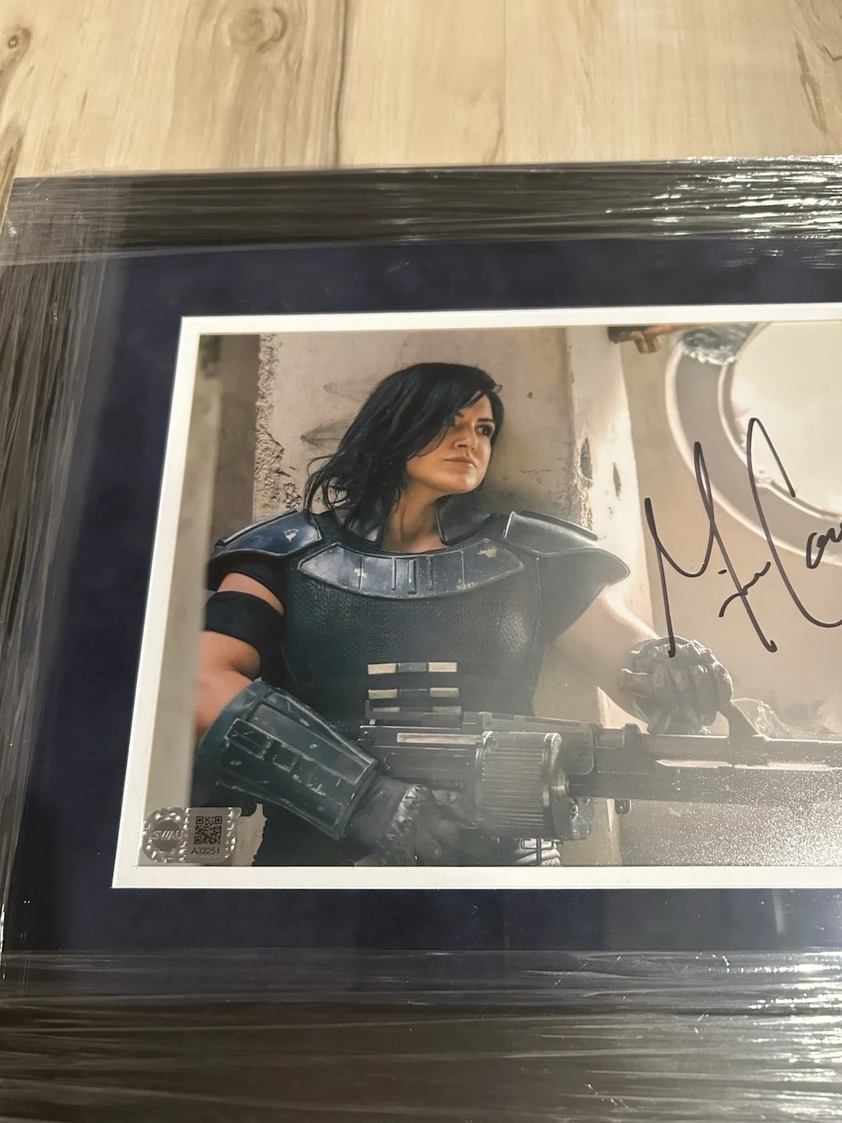 Gina Carano Signed 8x10 Photo Frame Autograph STAR WARS MANDALORIAN Cara Dune, image 2