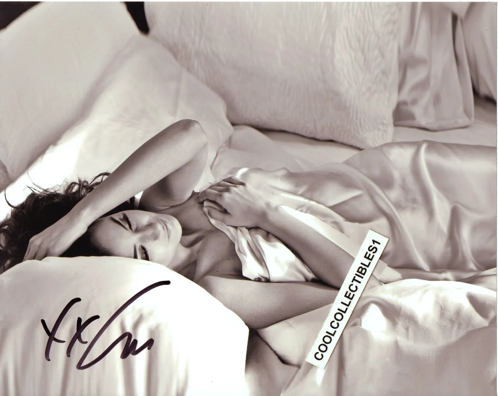 EMMANUELLE CHRIQUI — EMMANUELLE CHRIQUI "SUPERMAN And LOIS" IN PERSON SIGNED 8X10 PHOTO COA