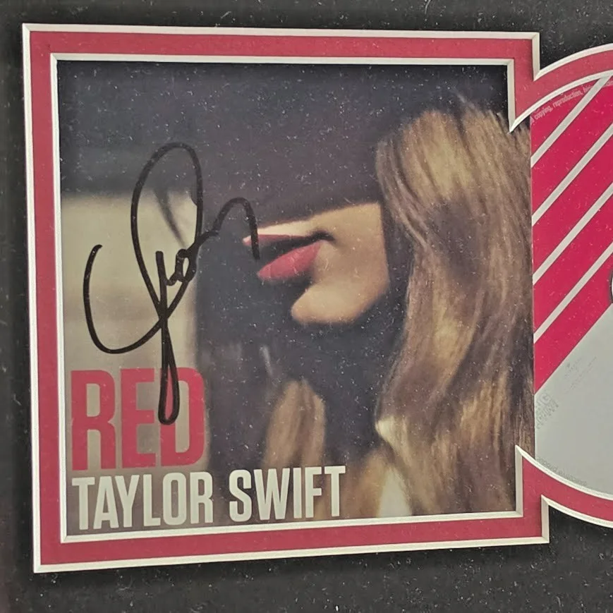 Taylor Swift Signed Autograph Red CD ERAS Showgirl Poet Framed JSA COA, изображение 2