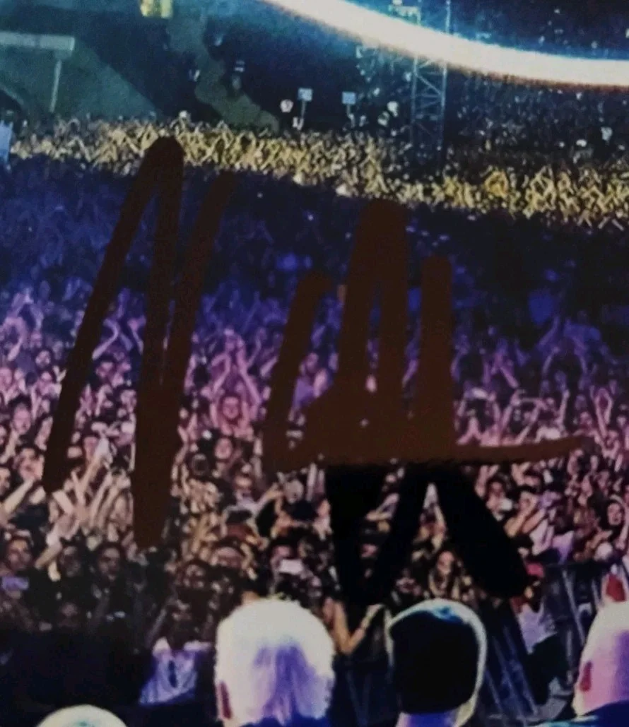 NATE MENDEL FOO FIGHTERS 🎸 SIGNED TAYLOR HAWKINS TRIBUTE RIP 8X10 PHOTO PROOF, изображение 2