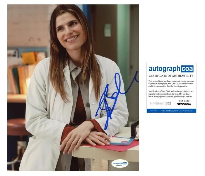 Lake Bell — Lake Bell "Childrens Hospital" AUTOGRAPH Signed 'Dr. Cat Black' 8x10 Photo ACOA
