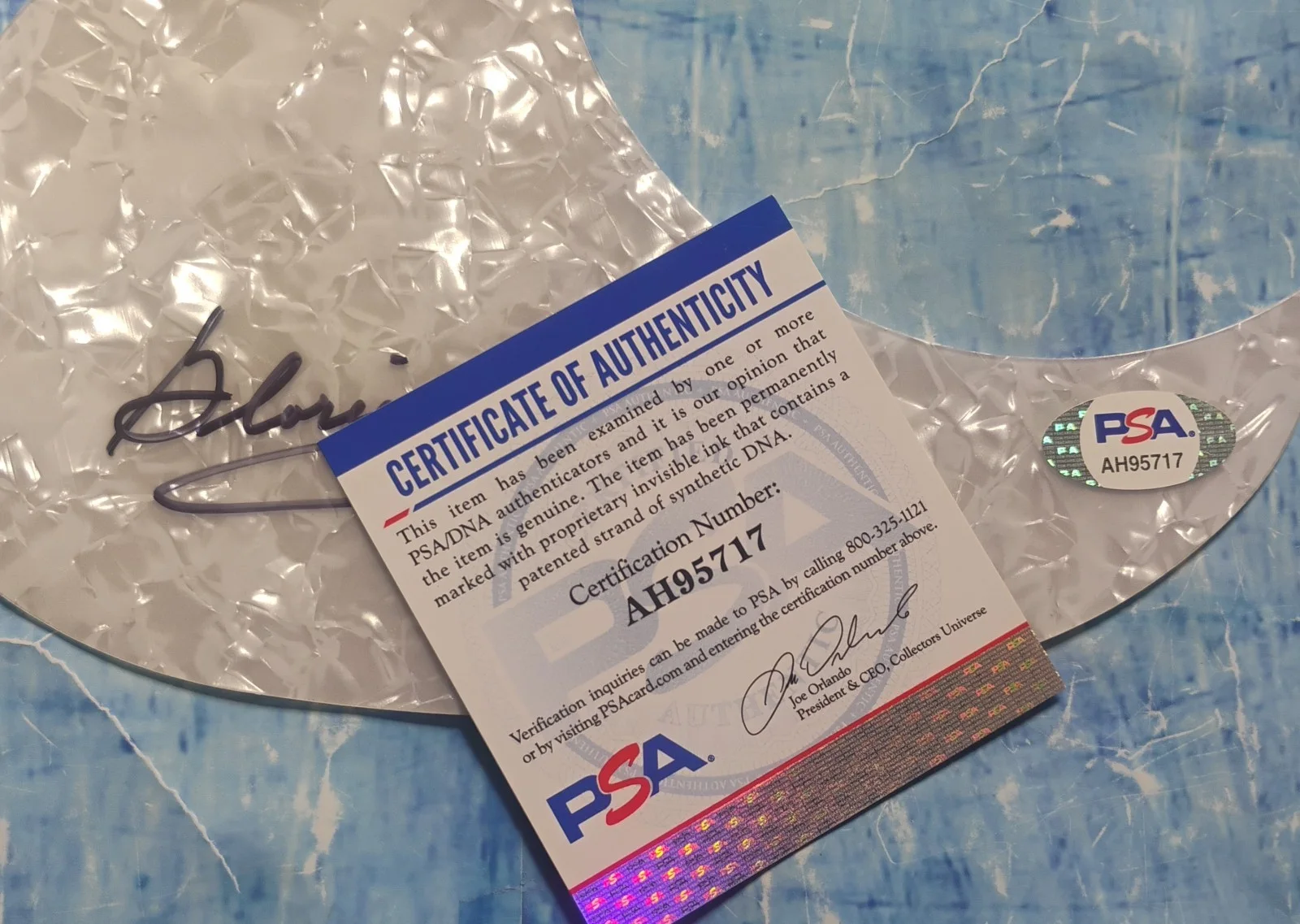 Gloria Gaynor Hand Signed Autograph PSA COA Guitar Pick Guard NO US TARIFF, image 4