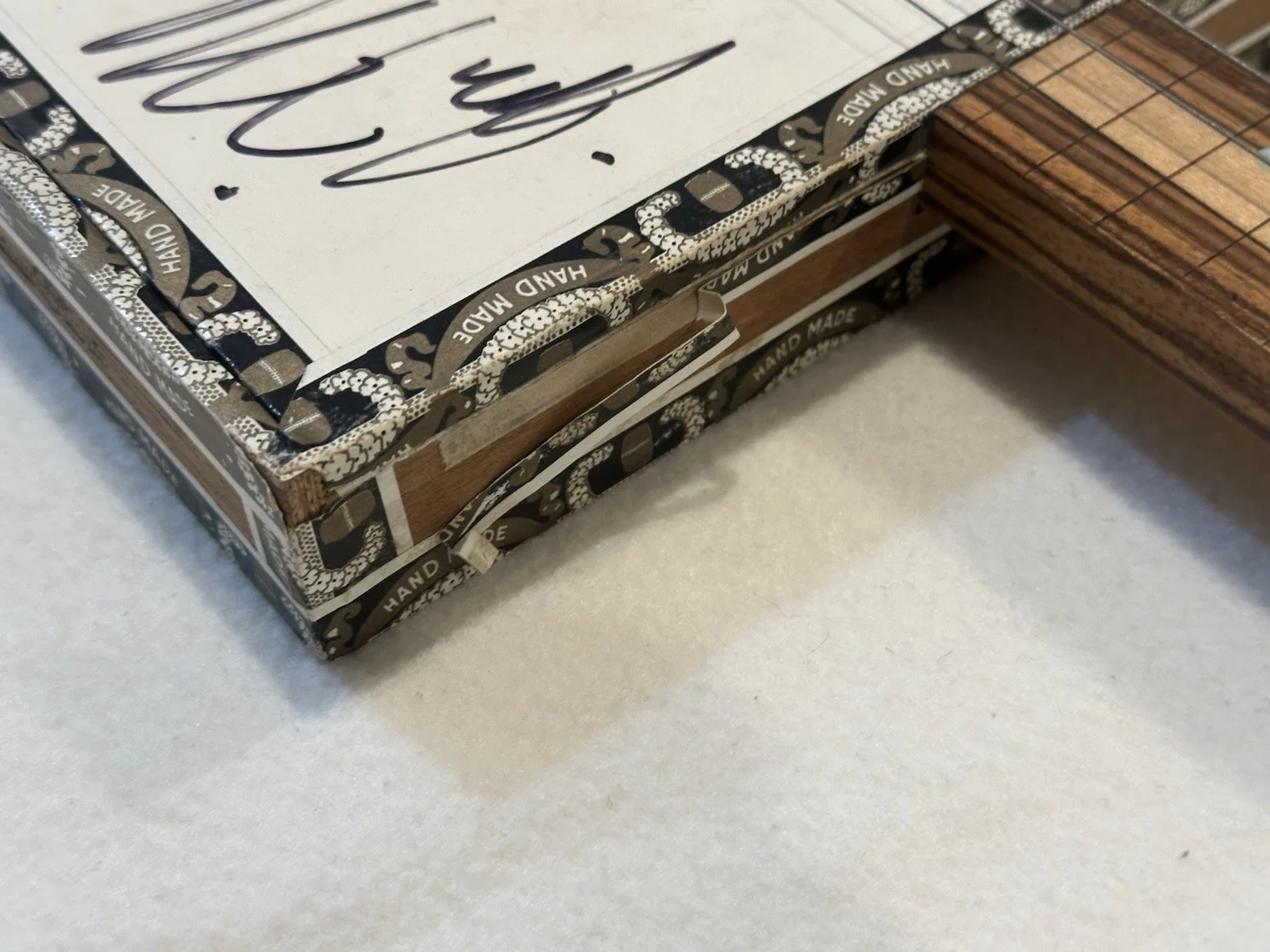 Jim Messina and Kenny Loggins Autograph Tomi-O Cigar Box Guitar 3 String, изображение 3