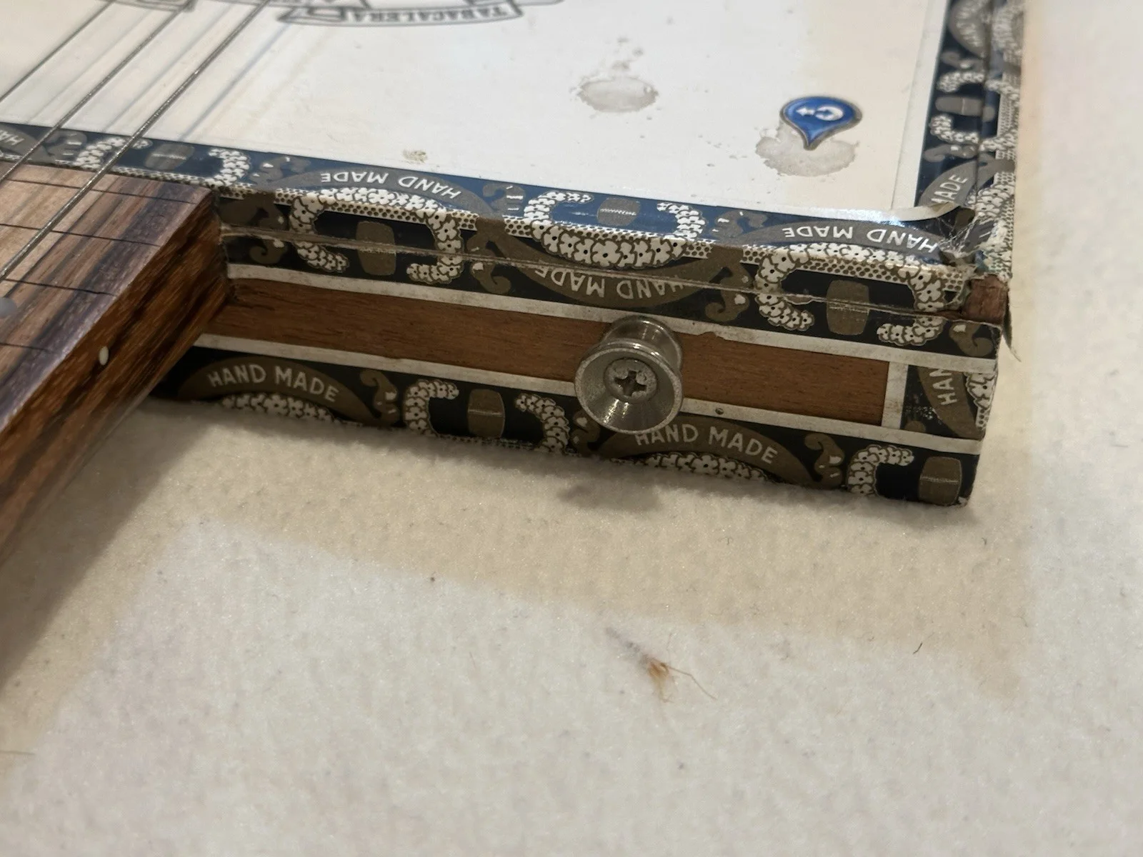 Jim Messina and Kenny Loggins Autograph Tomi-O Cigar Box Guitar 3 String, изображение 4