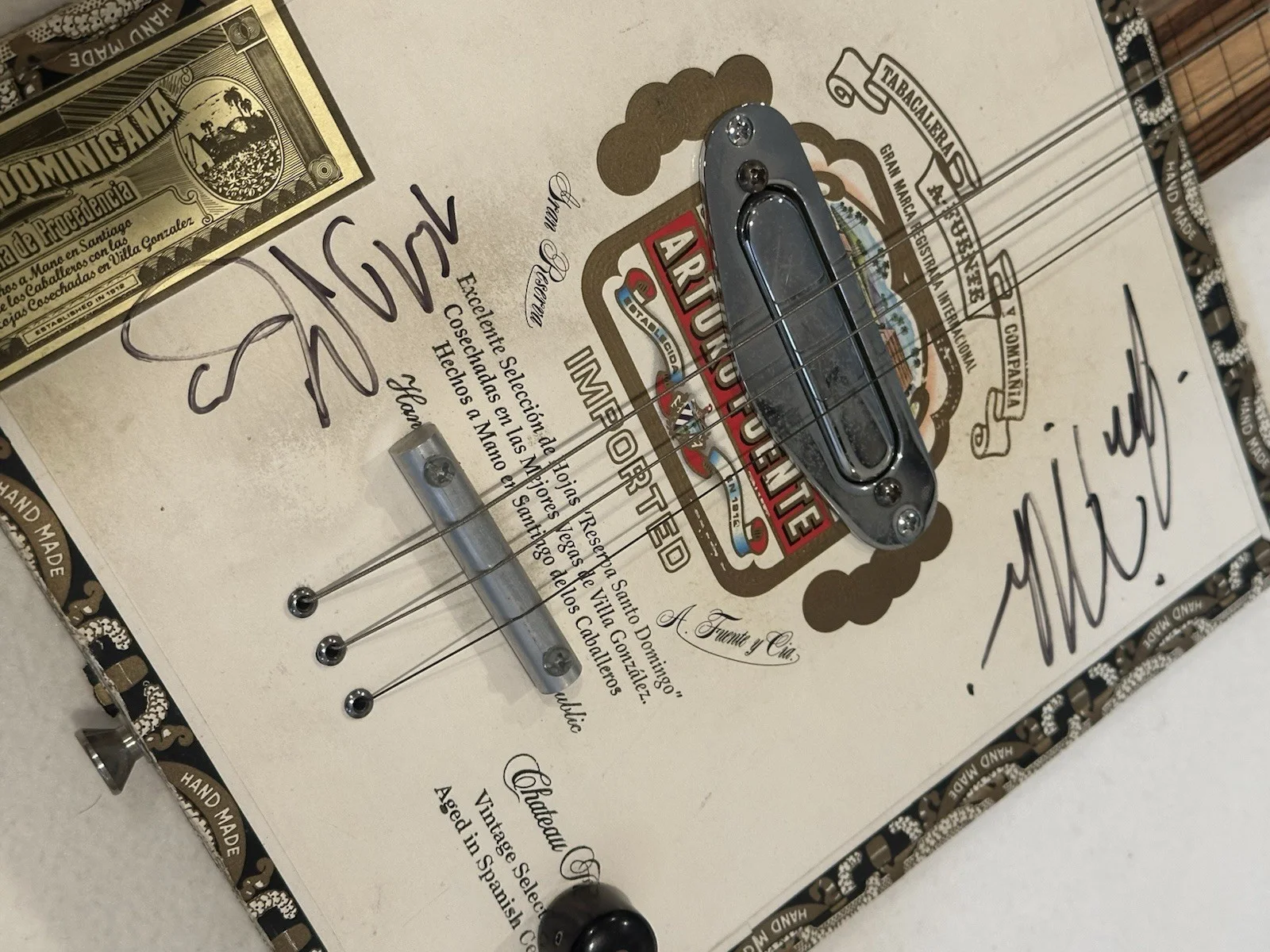 Jim Messina and Kenny Loggins Autograph Tomi-O Cigar Box Guitar 3 String, изображение 5