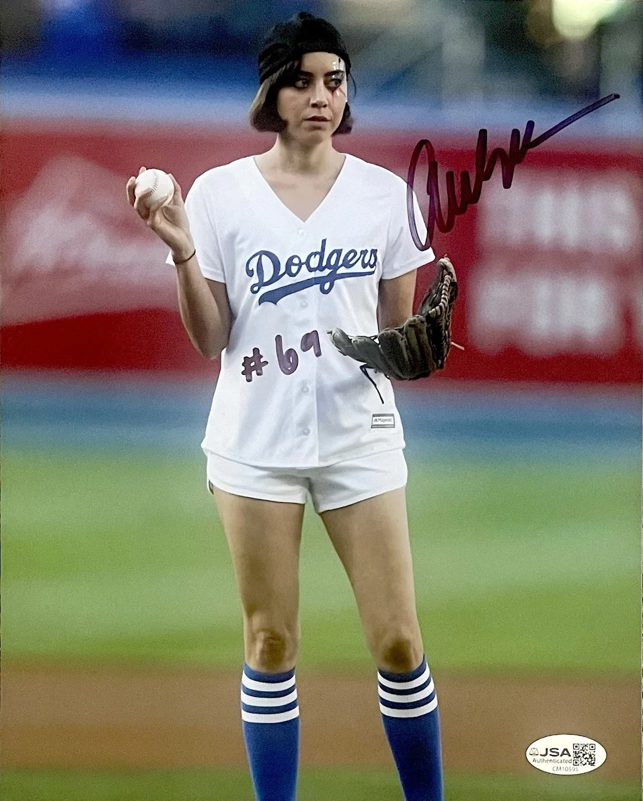 Aubrey Plaza — Aubrey Plaza Signed Los Angeles Dodgers 8x10 Photo JSA W/ #69 Inscription