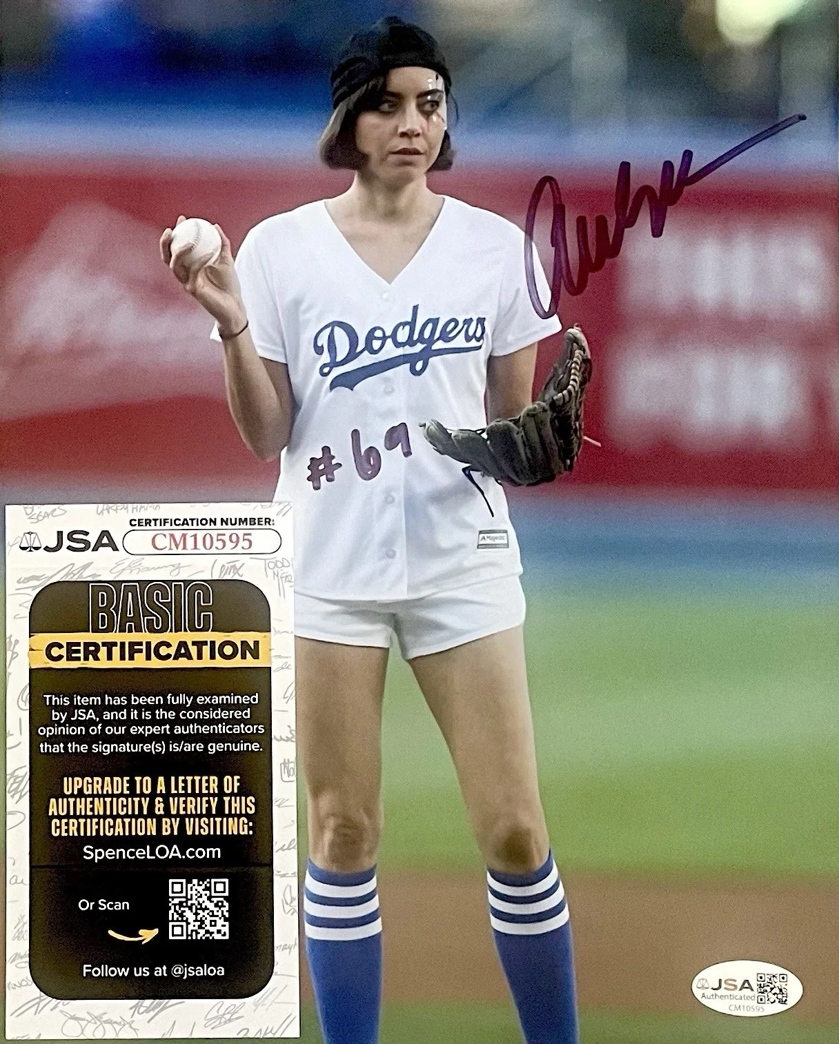 Aubrey Plaza — Aubrey Plaza Signed Los Angeles Dodgers 8x10 Photo JSA W/ #69 Inscription, изображение 2
