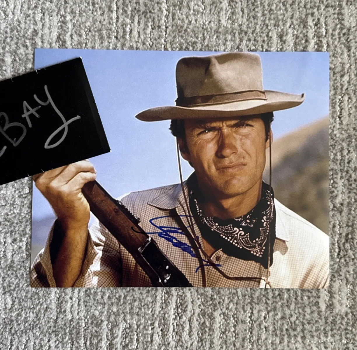 Clint Eastwood Classic Icon Pose Signed Photo COA PSA PSA/DNA, изображение 2