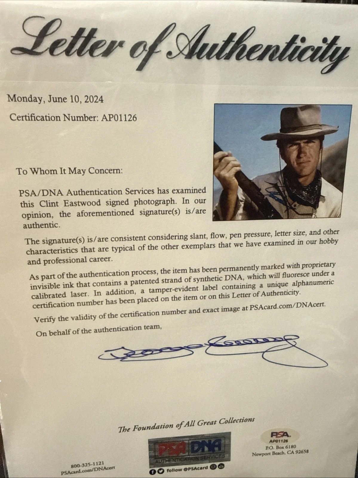 Clint Eastwood Classic Icon Pose Signed Photo COA PSA PSA/DNA, изображение 4
