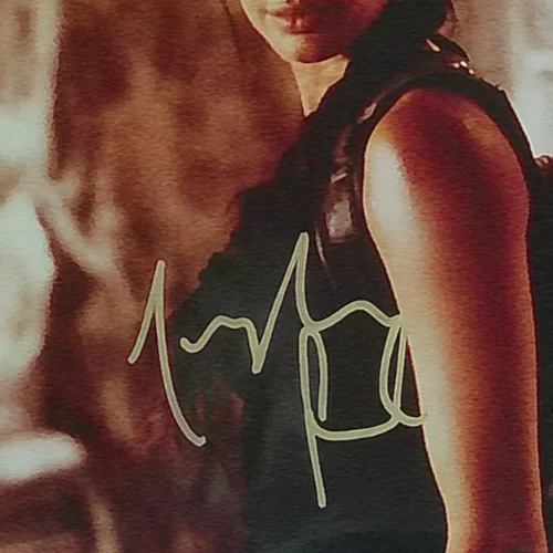 Angelina Jolie — Angelina Jolie signed Tomb Raider 8x10 glossy color photo, изображение 3