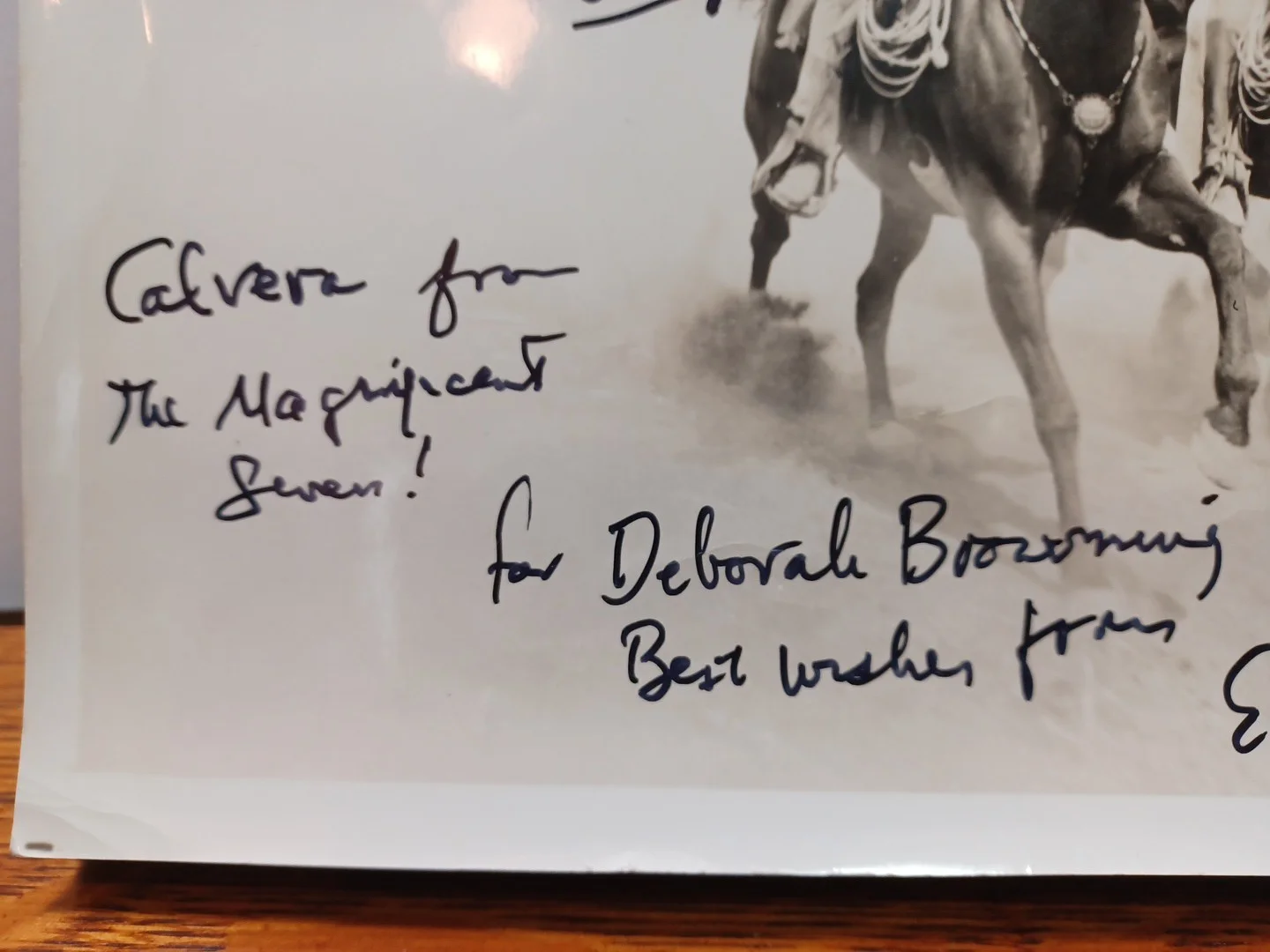 Eli Wallach — 1960 Eli Wallach Signed B&W 8x10 Photo From Magnificent Seven Movie RRP 785, image 3