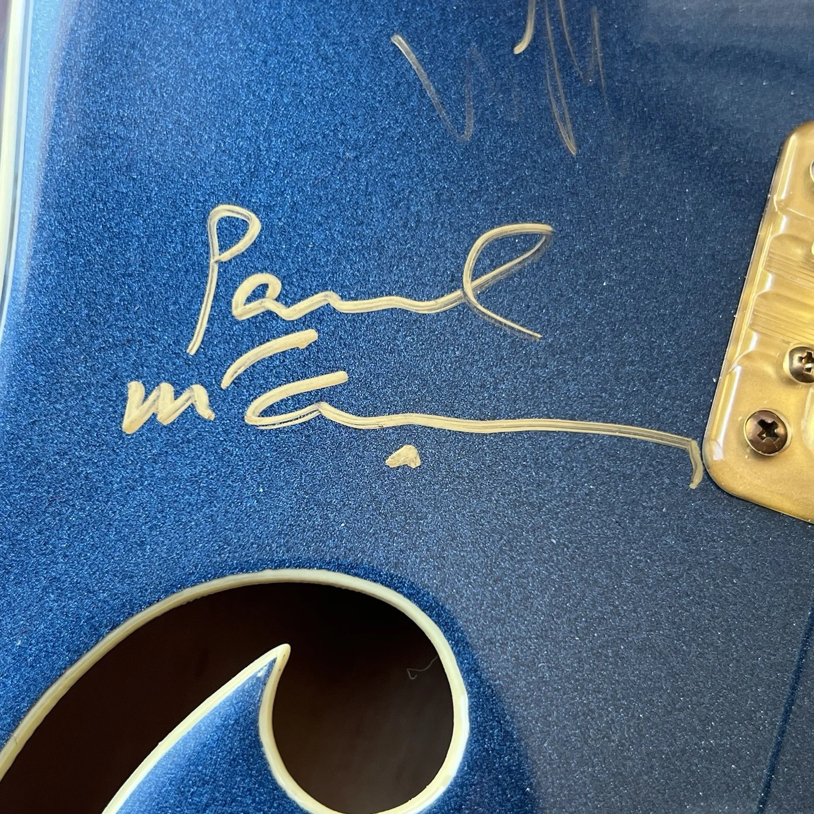 PAUL McCARTNEY Neil Young Willie Nelson Autograph Signed Guitar EX IRSAY * PSA, изображение 3