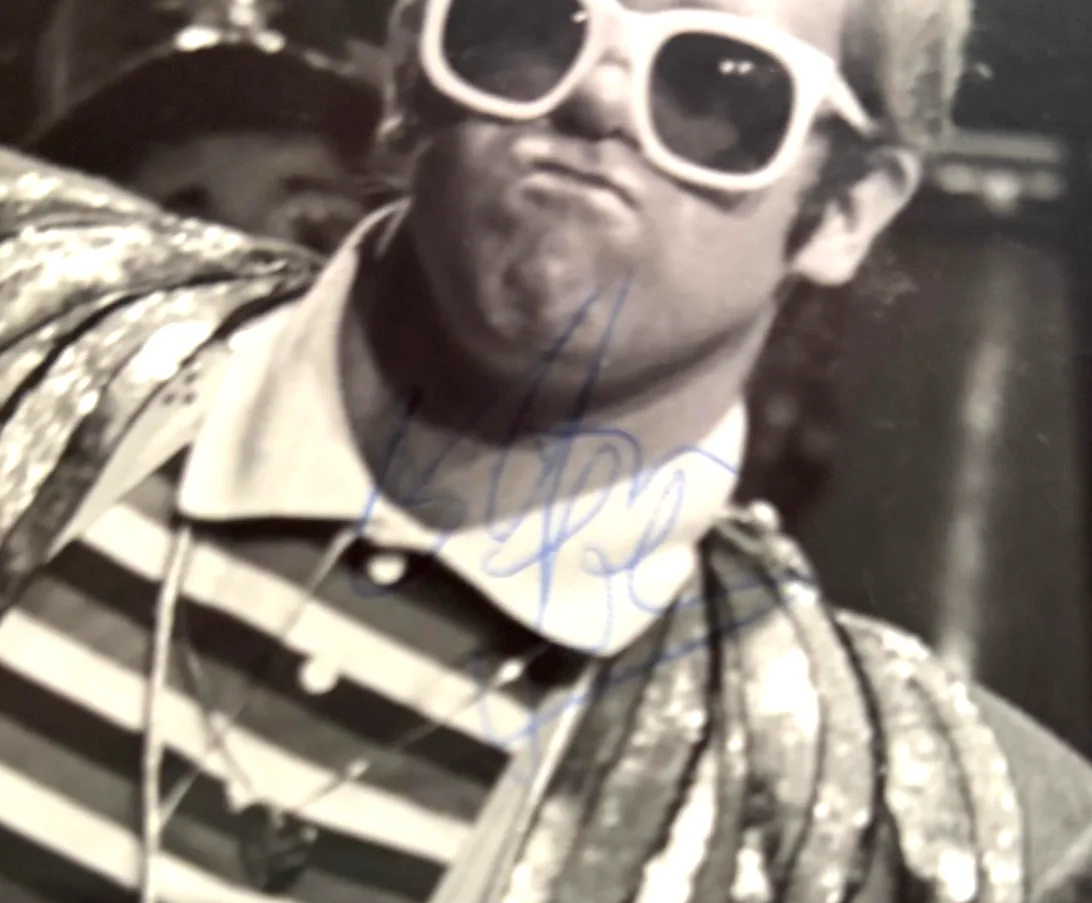 ELTON JOHN SIGNED AUTOGRAPHED 8X10 PHOTO ROCKETMAN LION KING ROCK MUSIC POP PSA, image 2
