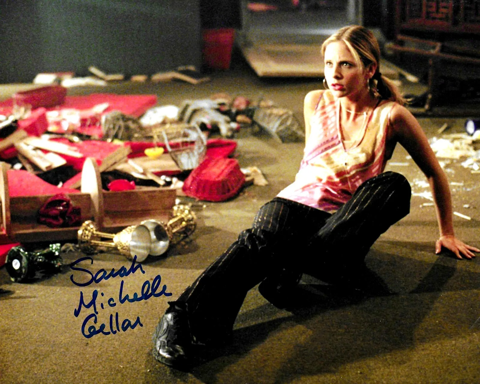 Sarah Michelle Gellar — Sarah Michelle Gellar Autographed "Buffy The Vampire Slayer" 8 x 10 Color Photo