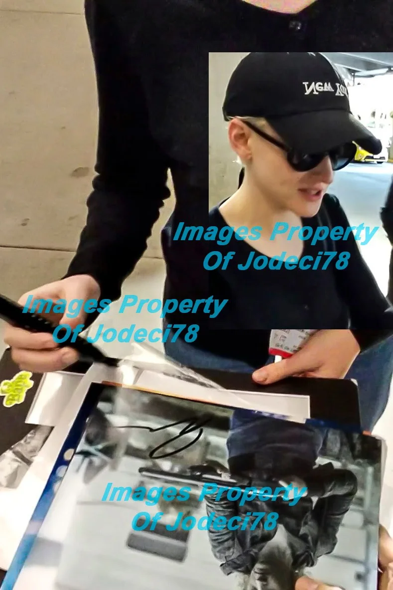 Julia Garner — Julia Garner Signed Autographed OZARK 8x10 Photo EXACT Proof JSA E Weapons, image 3