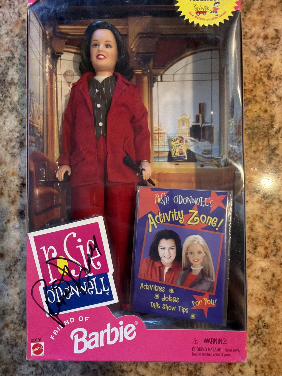 Rosie O’Donnell — Autographed 1999 Rosie O'Donnell Show Barbie Doll In Original Box w Signed Book, изображение 4