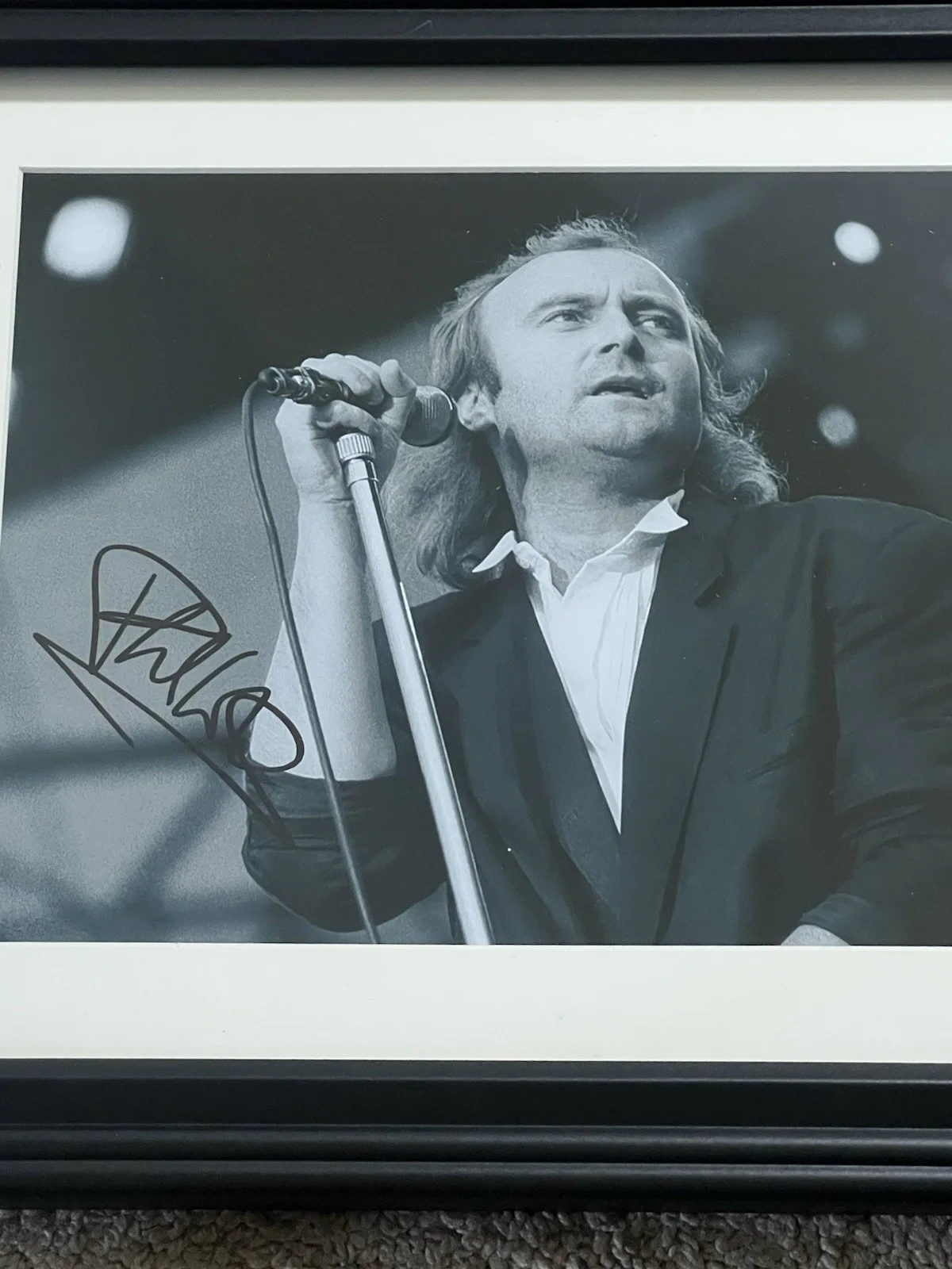 PHIL COLLINS Autographed 8 X 11.5 signed photo Rock Pop Music Legend, image 2