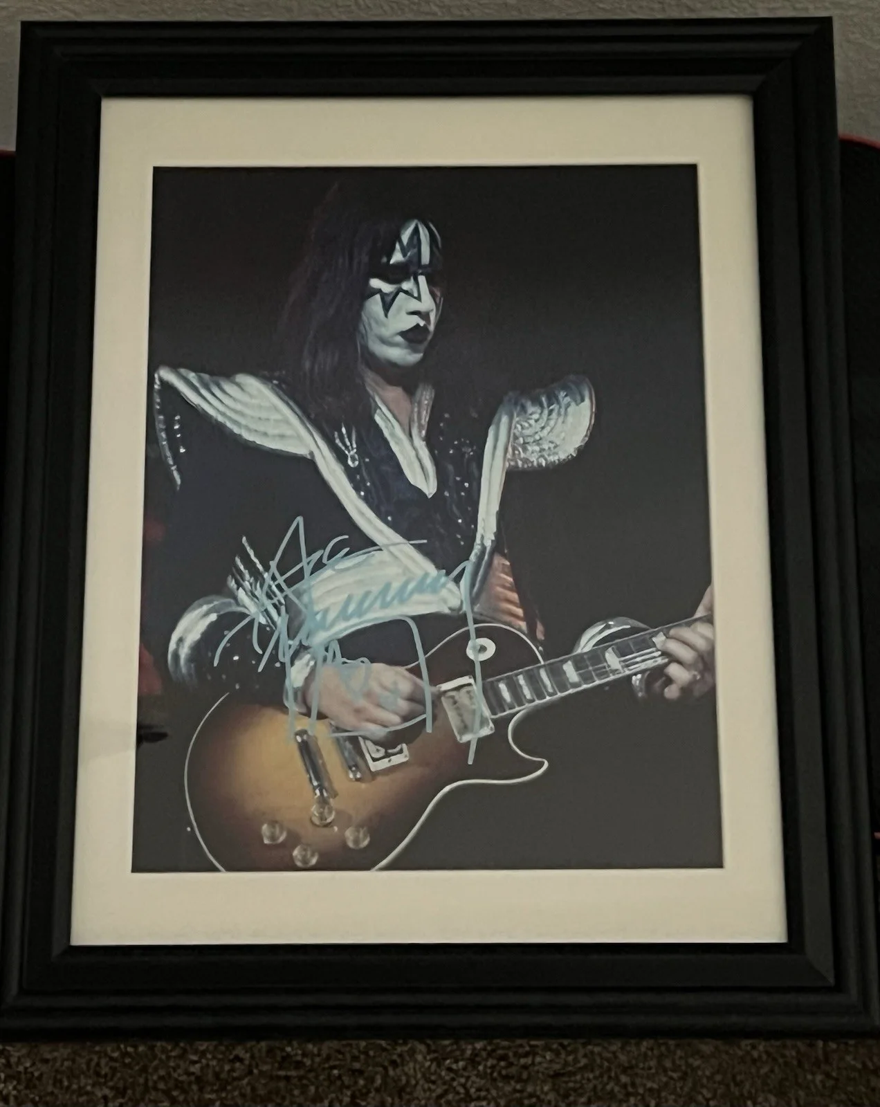 ACE FREHLEY Of KISS Autographed signed 8x11.5 photo Fully Framed, изображение 2