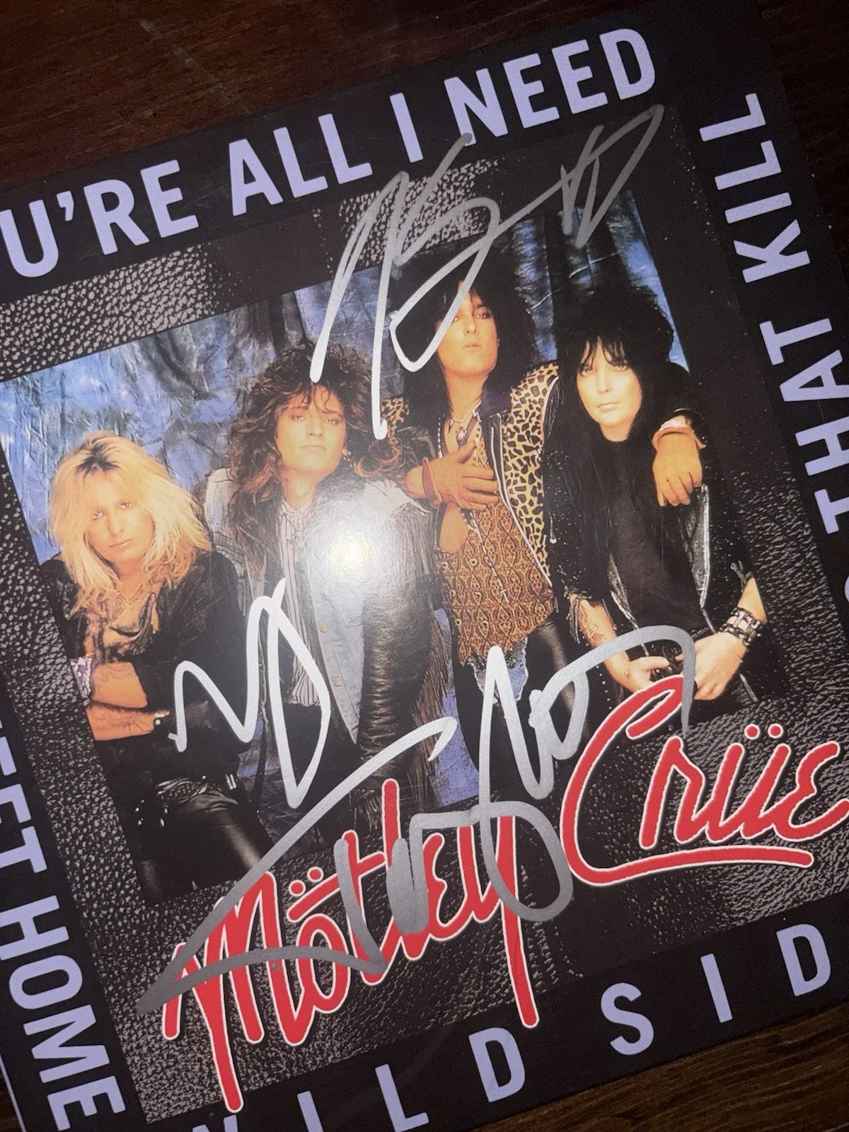 Mötley Crüe 45 RPM Red Vinyl Signed / Autographed by 3/4, Tommy Nikki Vince COA, изображение 2