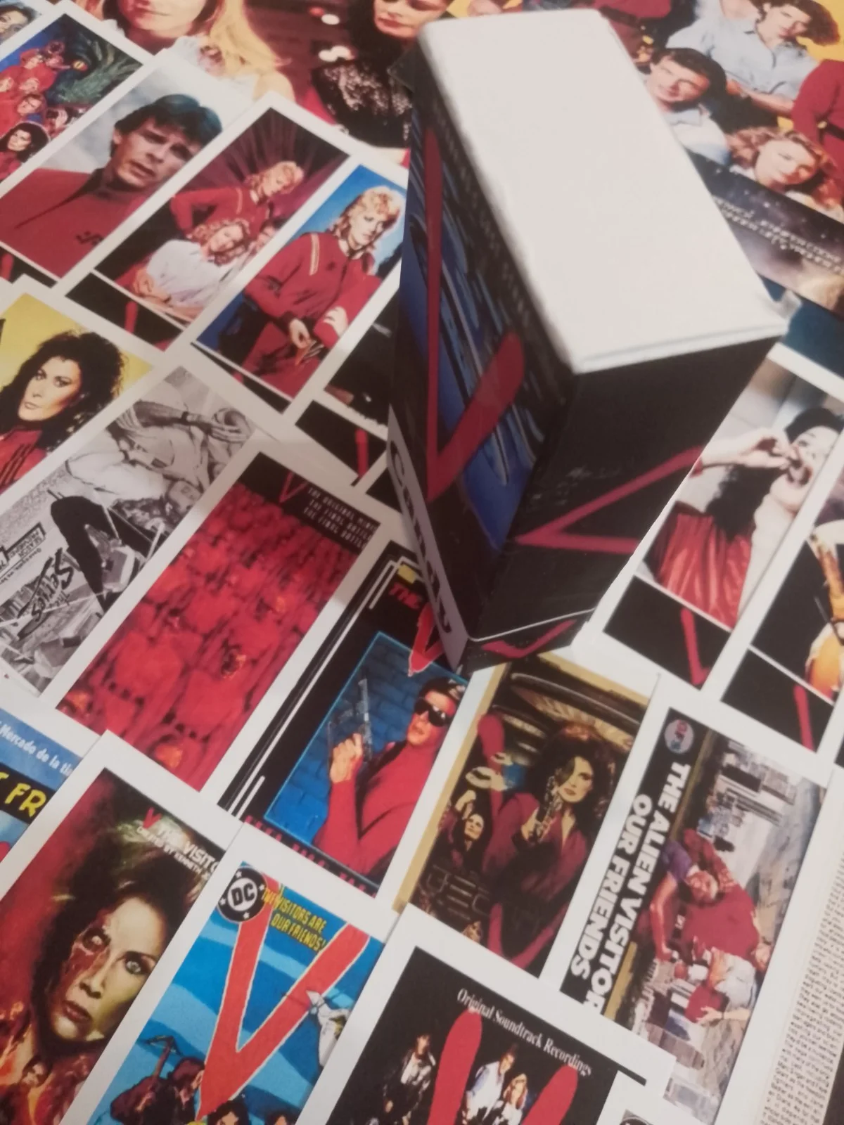 V: The Series Collection. 44 Mini Cards & Box/16 7x5ins Lobby Cards/4 A4 Promo, изображение 4