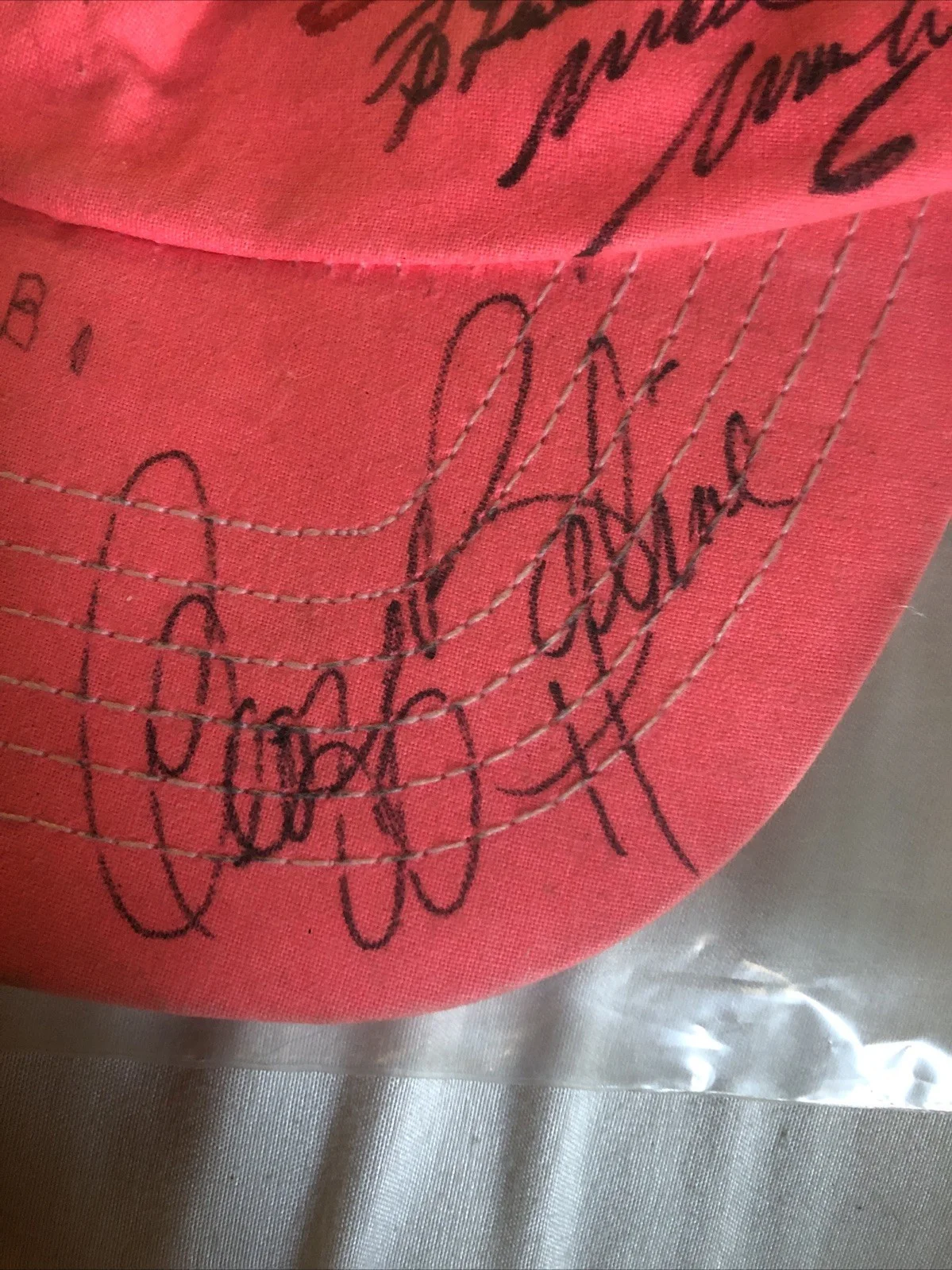 1983 Gilley’s Country Magazine & Mark Martin Signed Cap, изображение 5