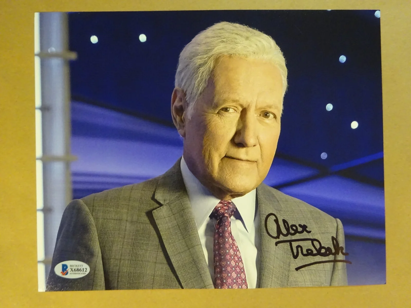 Alex Trebek — Autographed ALEX TREBEK Signed 8"x10" Photograph JEOPARDY Beckett BAS COA, изображение 2