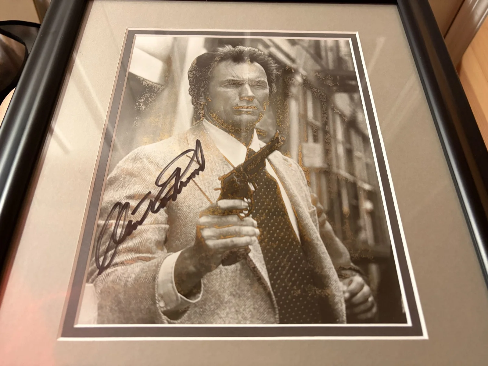 Framed Photograph of Clint Eastwood in Dirty Harry Signed w/ COA, изображение 5