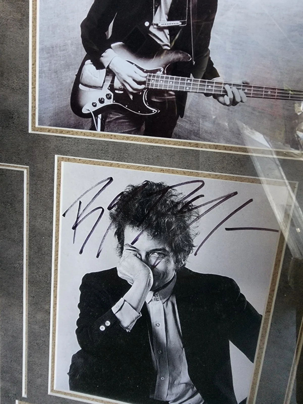 Bob Dylan Signed 8 X 10 Blk And White Photo In Deluxe Frame, image 2
