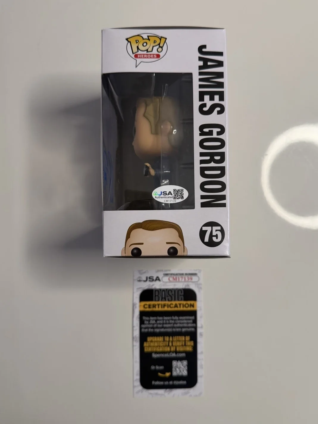 Ben McKenzie — Ben McKenzie Autographed James Gordon Funko Pop JSA COA, изображение 2