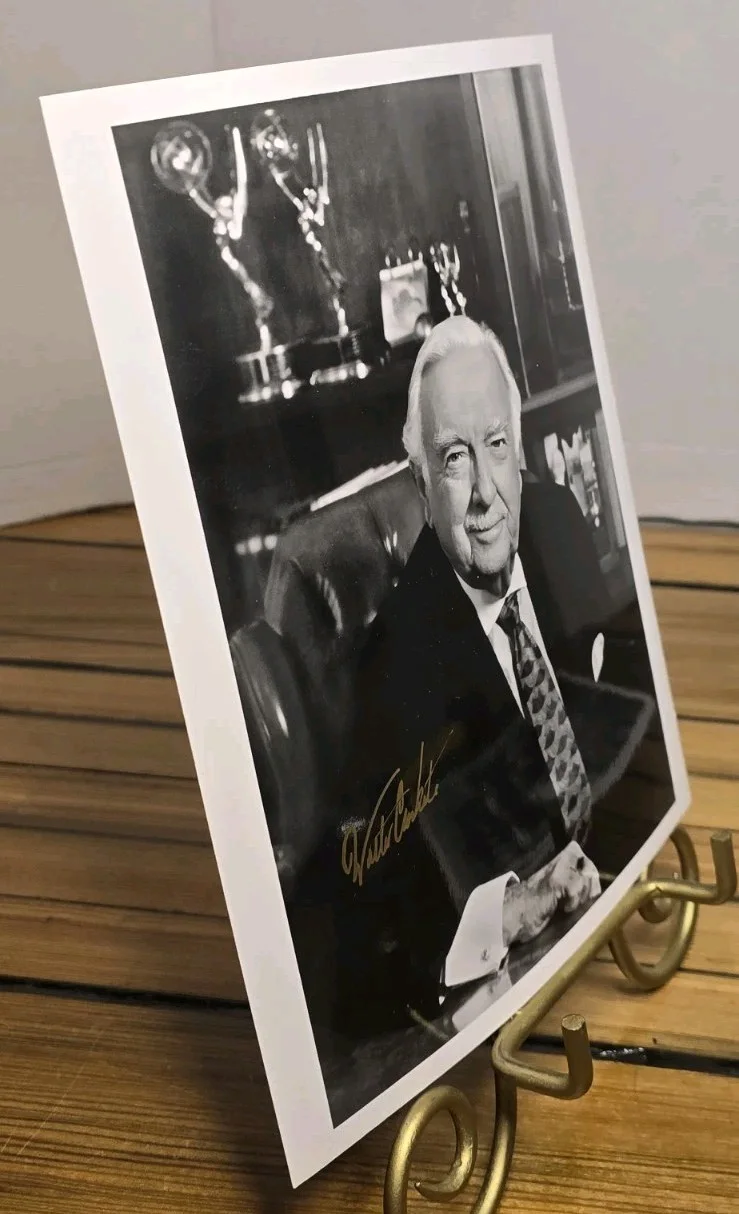 WALTER CRONKITE Signed Autographed 8x10 Photo CBS Evening News Anchor, изображение 3