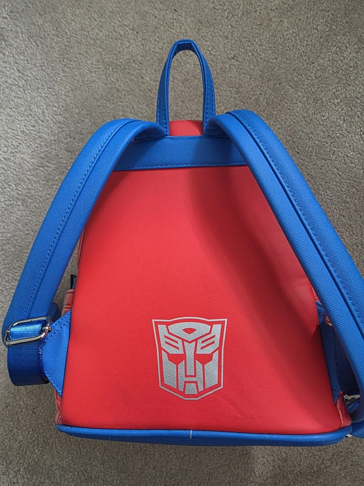 Loungefly Universal Studios Transformers Optimus Prime Light Up Mini Backpack, изображение 5