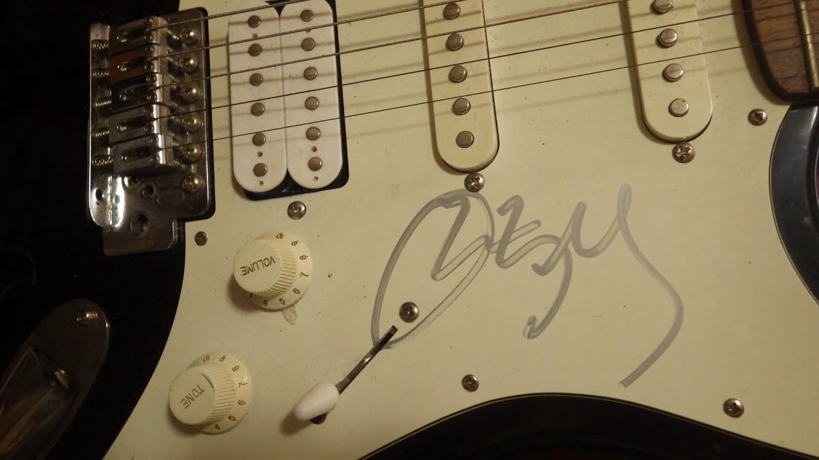 BLACK SABBATH - AUTOGRAPHED CRATE ELECKTRA Strat style guitar- ALL FOUR --COA, изображение 4