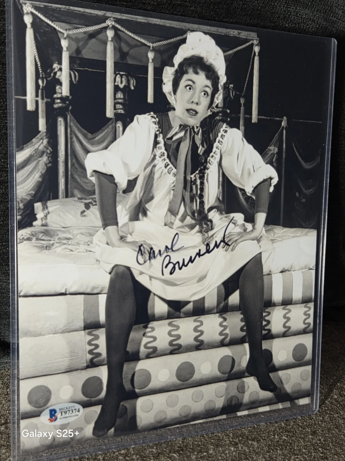 carol burnett — Carrol Burnett Signed 8x10 Photo Beckett Bas Funny Toploader 😁