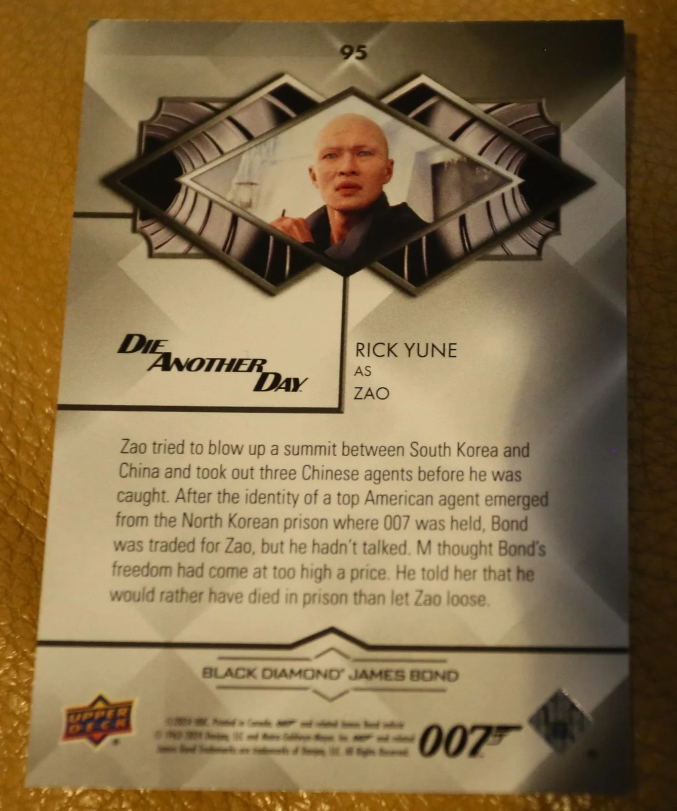 JAMES BOND NUMBER 60 of 199 RICK YUNE AS ZAO BLACK DIAMOND TRADING CARD, изображение 2