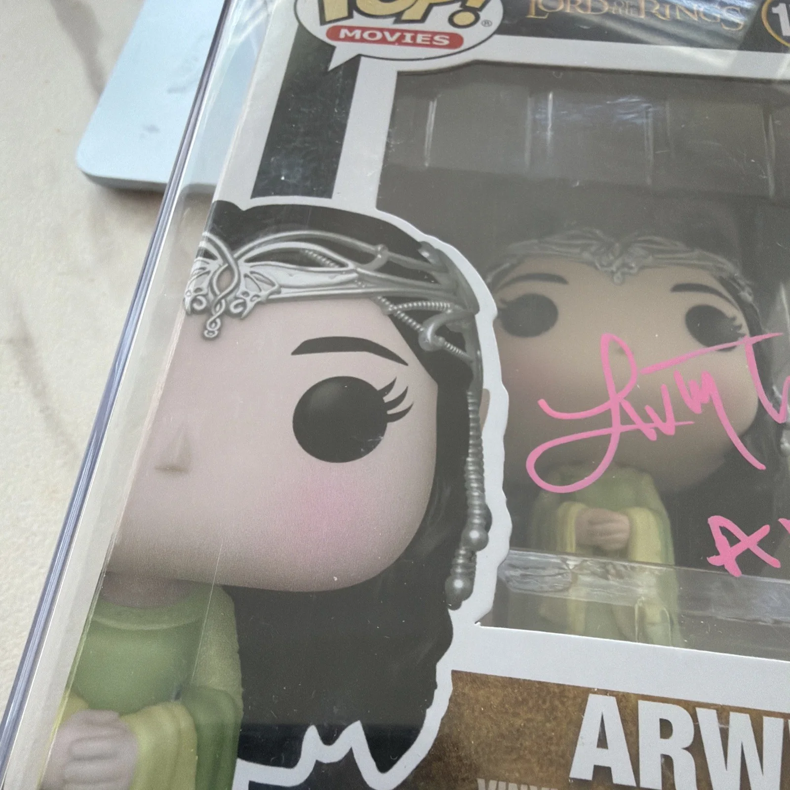 Liv Tyler — Liv Tyler Signed Arwen The Lord of The Rings Funko with CN and Official Pix COA, изображение 3