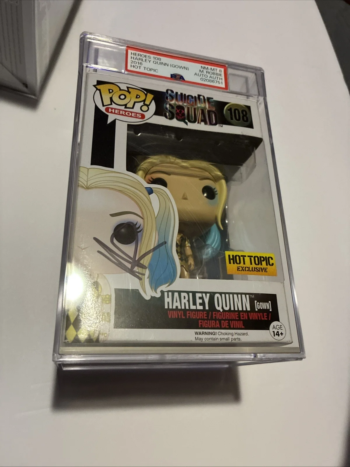 Margot Robbie — Margot Robbie Signed Autograph Suicide Squad Funko Pop 108 hot topic PSA 8
