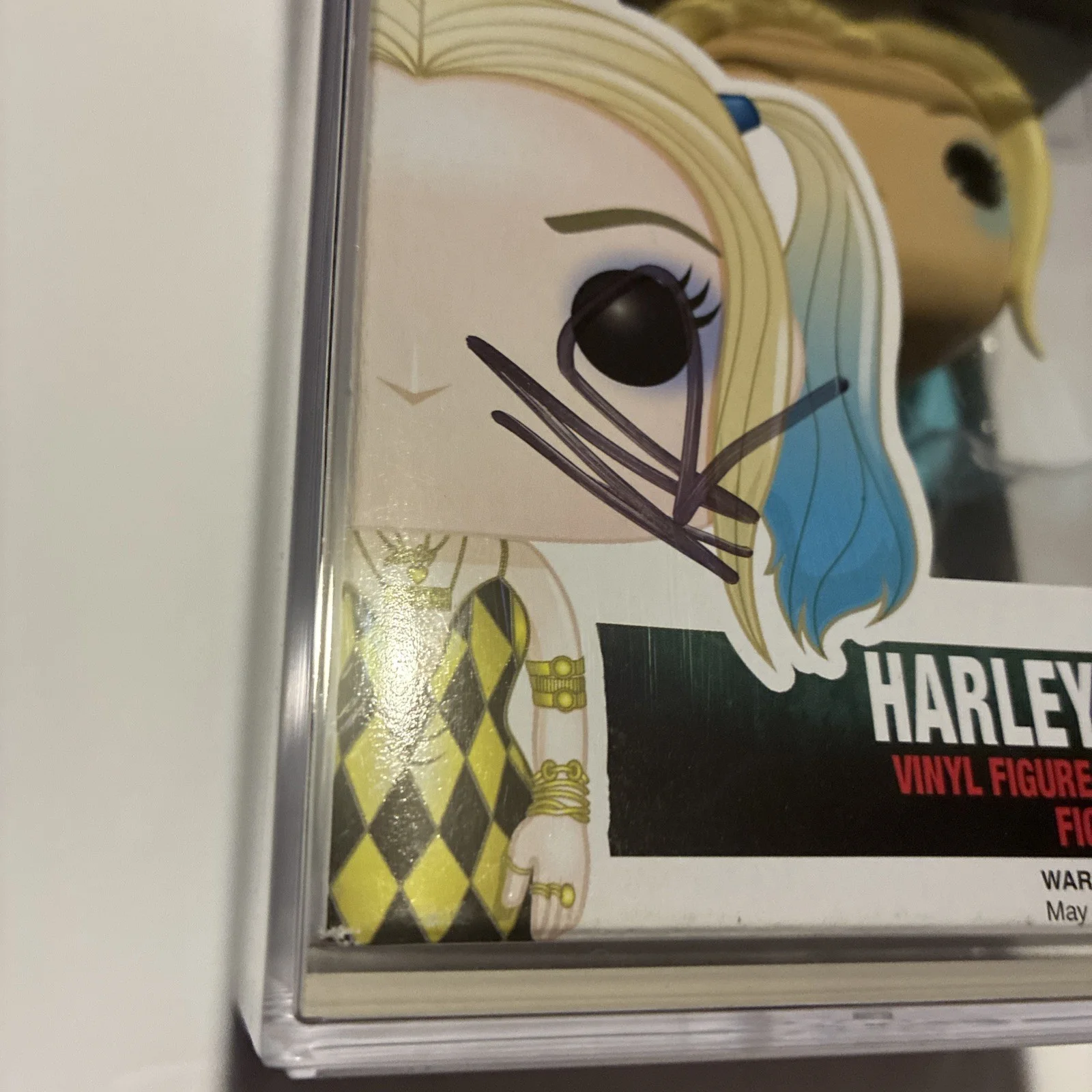 Margot Robbie — Margot Robbie Signed Autograph Suicide Squad Funko Pop 108 hot topic PSA 8, изображение 2