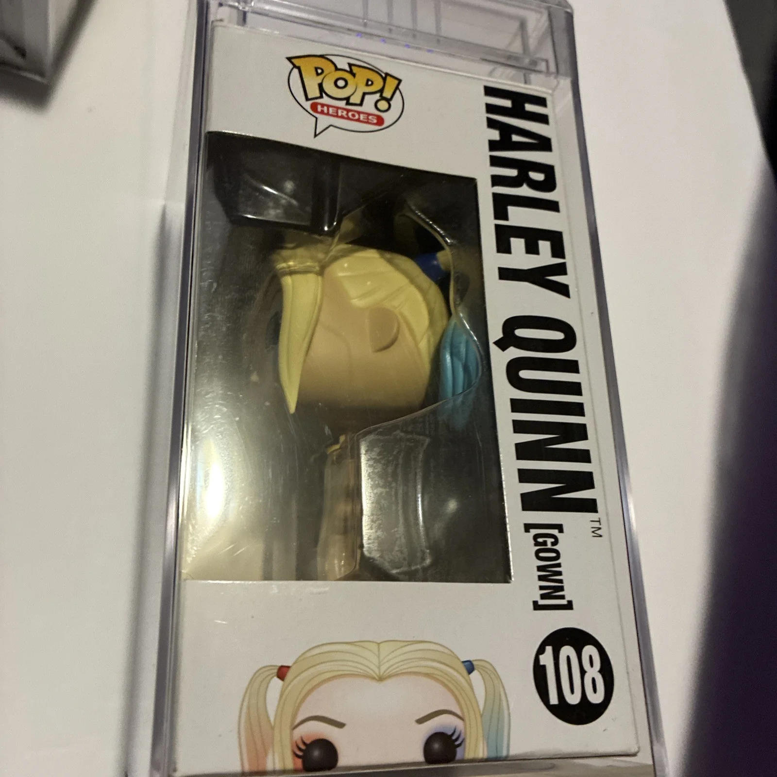 Margot Robbie — Margot Robbie Signed Autograph Suicide Squad Funko Pop 108 hot topic PSA 8, изображение 4