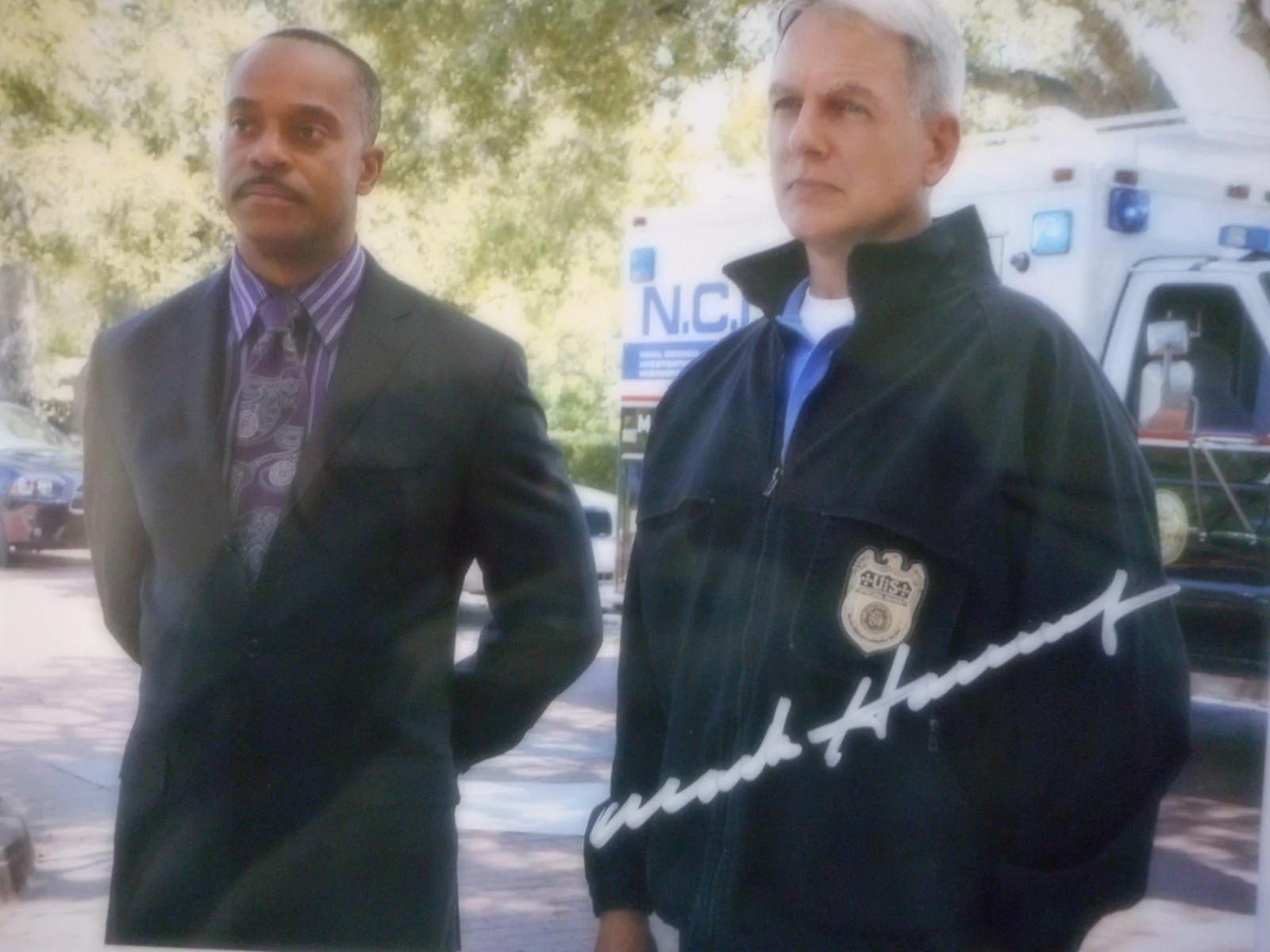 Mark Harmon — Mark Harmon signed NCIS Gibbs & Vance 8x10 Photo W/COA & #ed Holograms, image 3