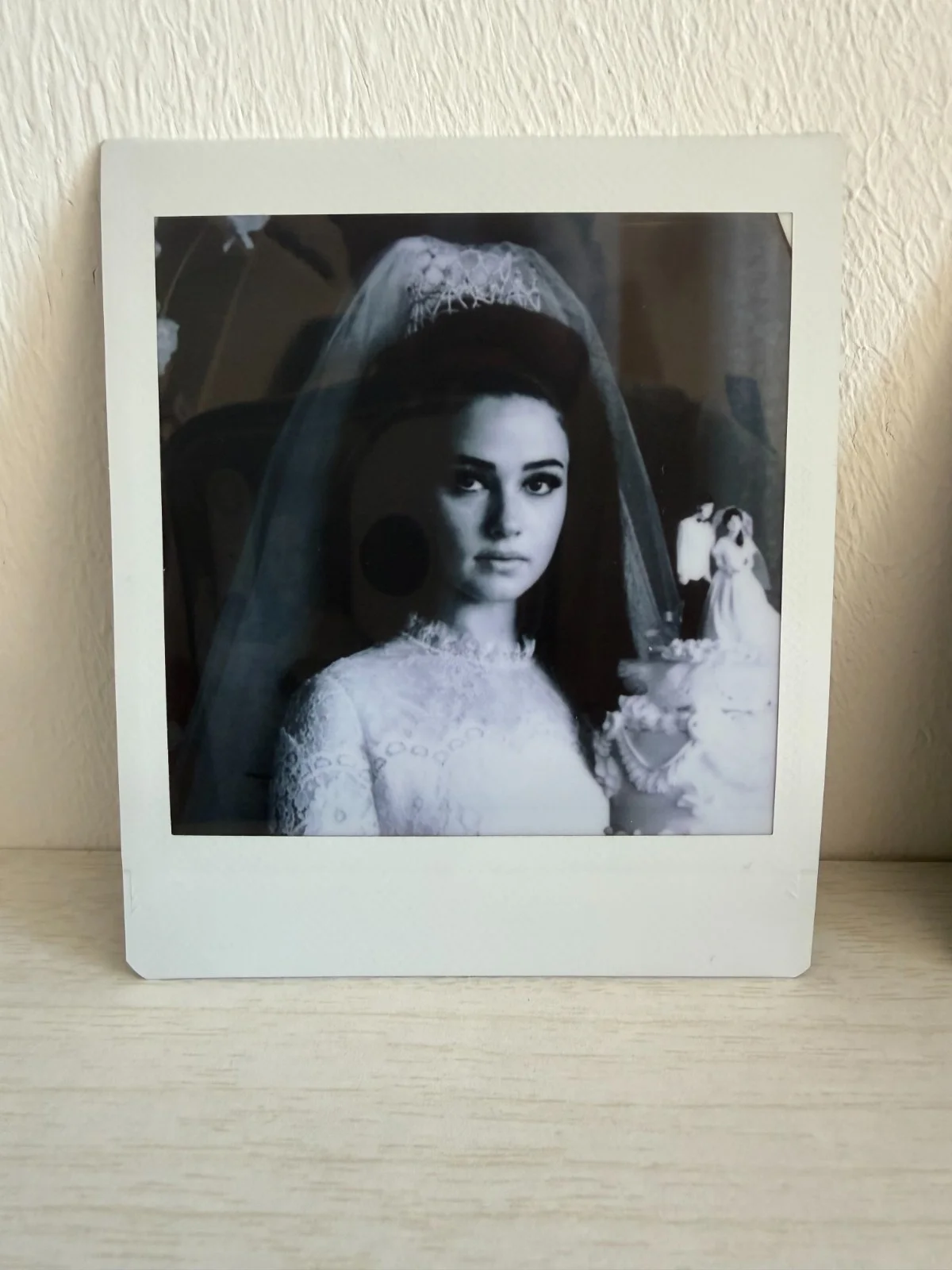 Cailee Spaeny A24 Priscilla Presley Fuji Instax Mini Black White B&W Print 1, изображение 2