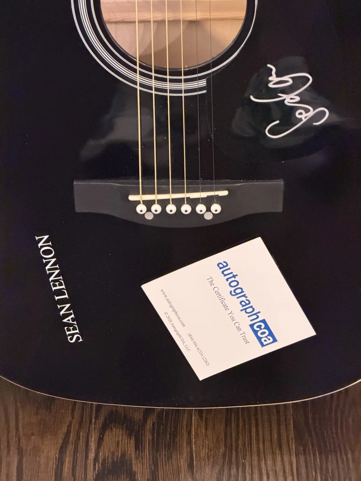 Sean Lennon Autograph Guitar , Huntington , EST 1975 , SON OF John Lennon COA, изображение 4